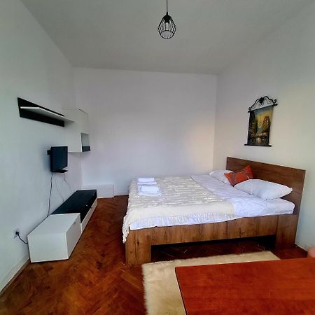 Mural Art Apartament Petroşani Eksteriør bilde