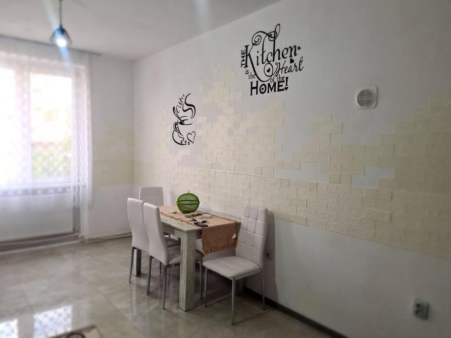 Mural Art Apartament Petroşani Eksteriør bilde